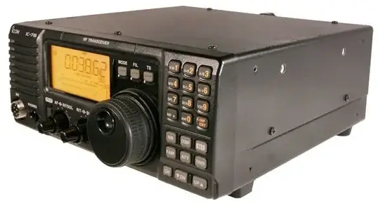 Radio HF Icom IC-718.