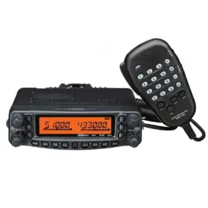 Radio rig mobile Yaesu FT-8900R.