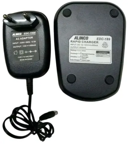 Desktop Charger Alinco EDC-189 dan Adaptor Charger Alinco EDC-190E - Rakomindo Alinco rapid charger and AC adapter set, two black plastic units with labeled input/output and power cord.
