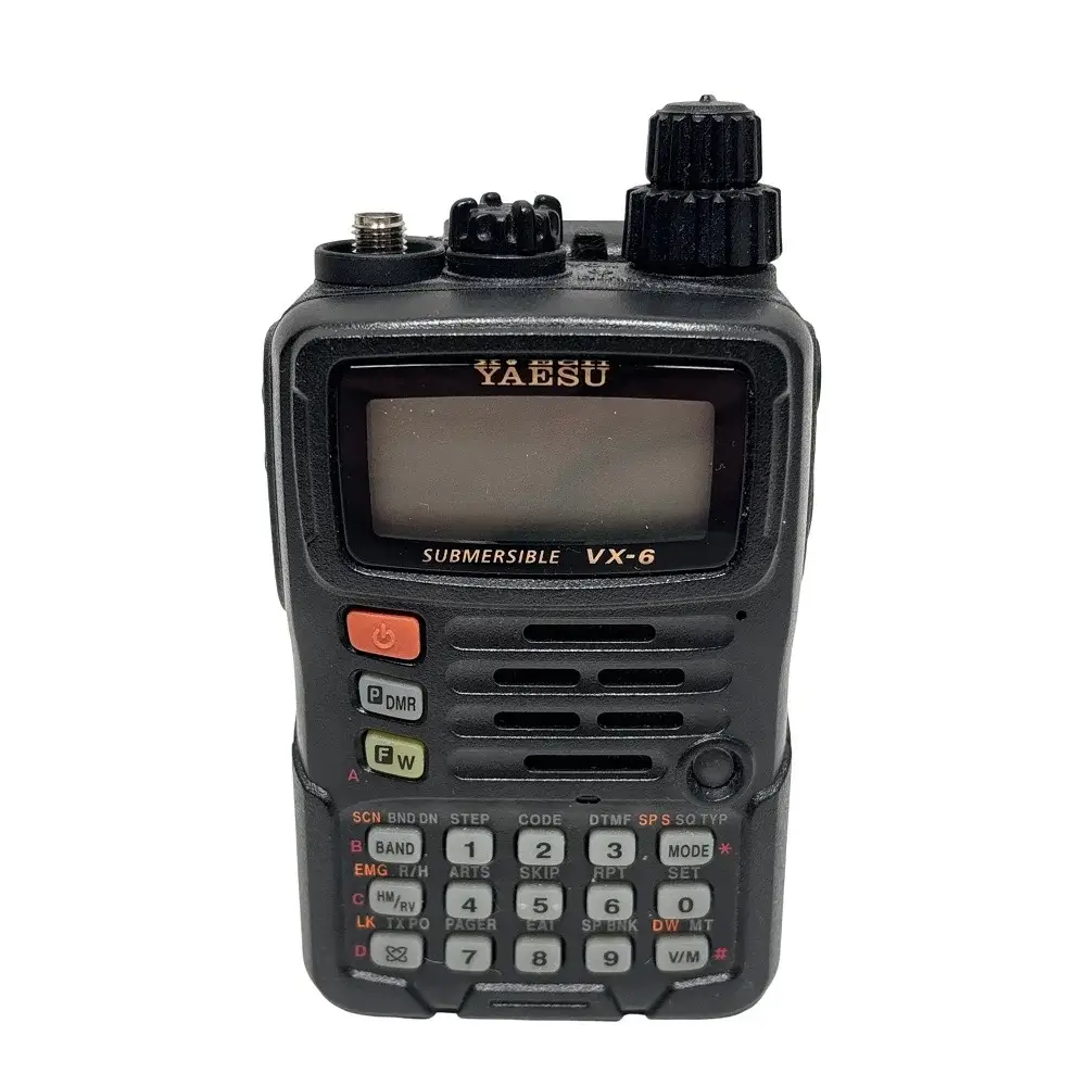 Yaesu VX-6R - Rakomindo HT Yaesu VX-6R tampak depan tanpa antena.