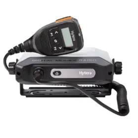 Radio rig mobile Hytera MD658.