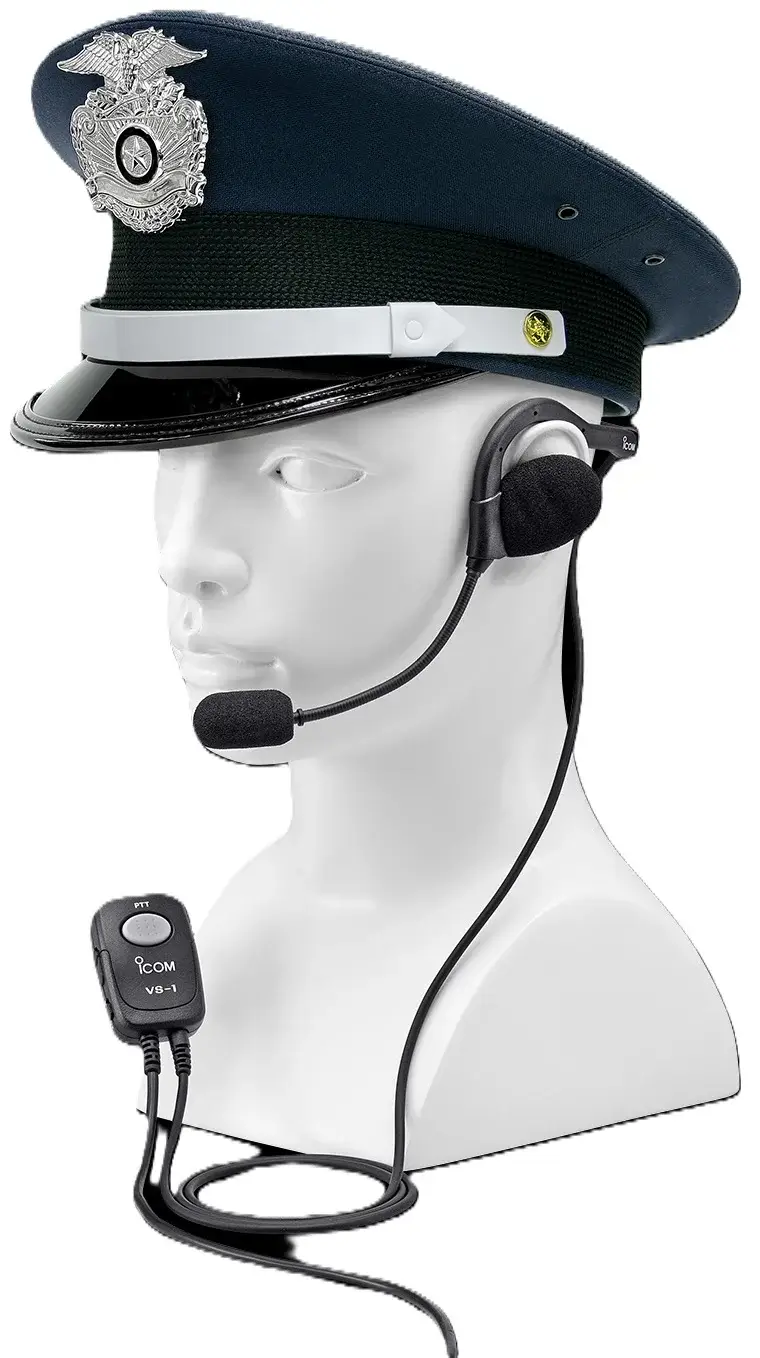 Ilustrasi pemakaian headset Icom HS-95.